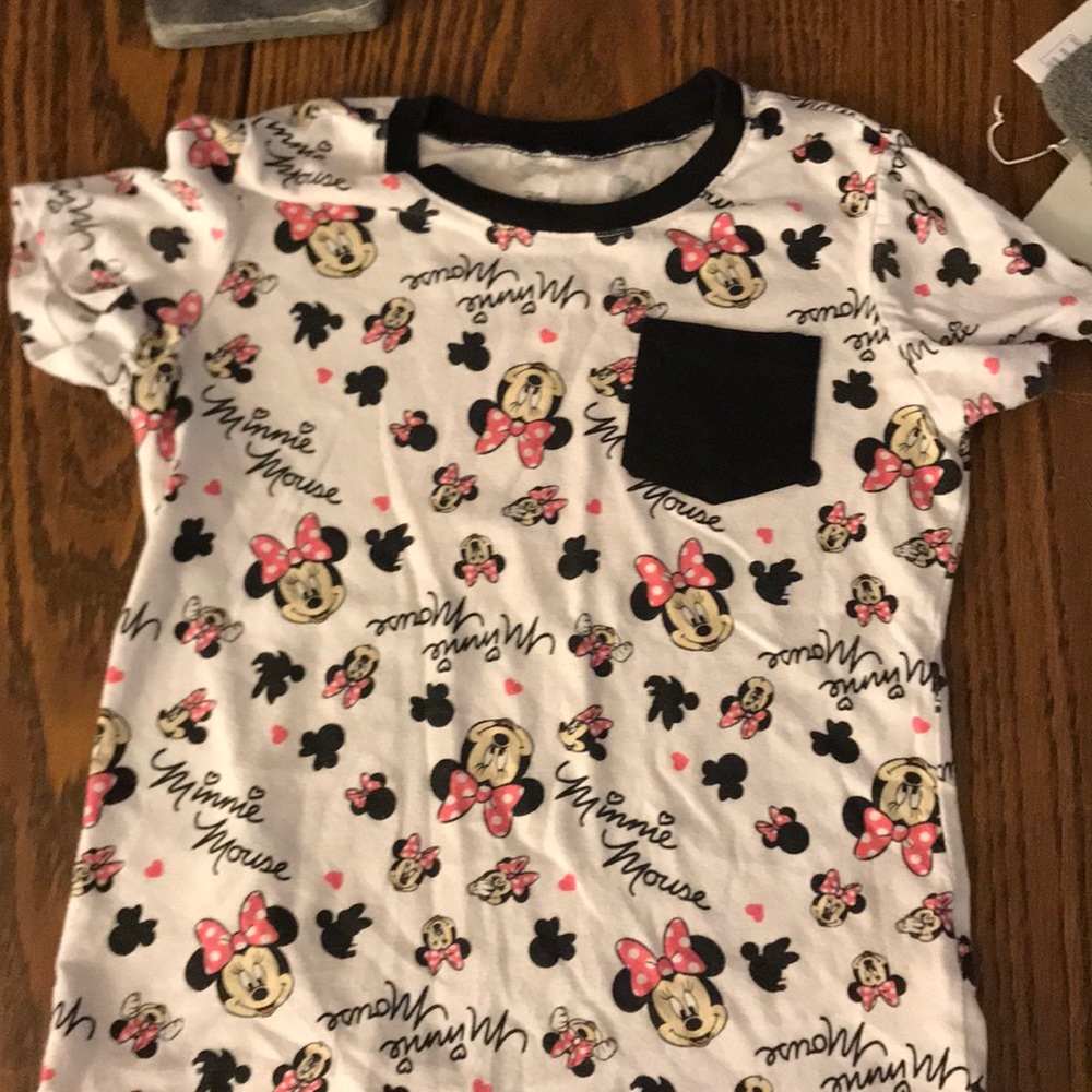 Girls Disney’s Mini Mouse top!